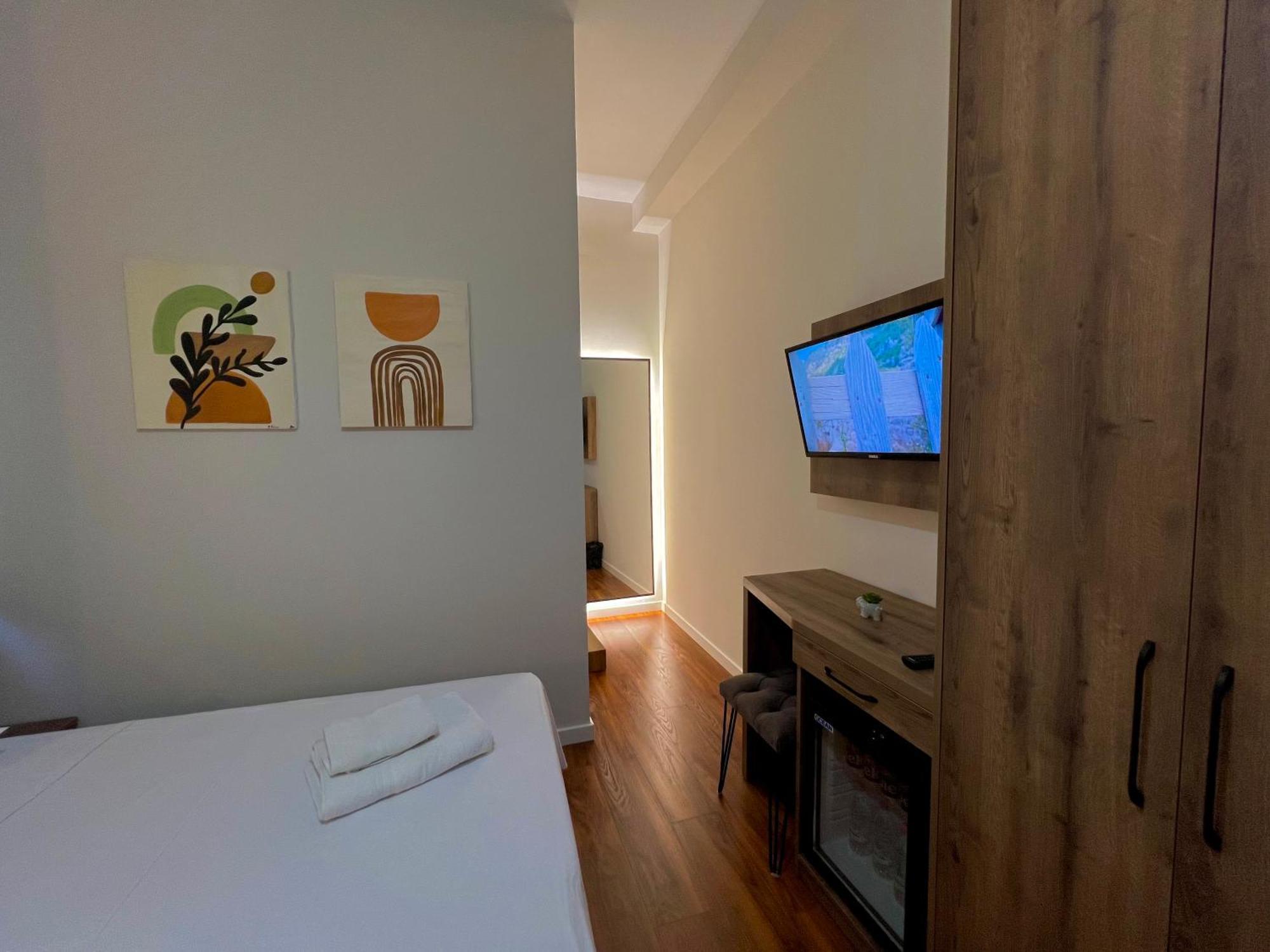 Elona'S Rooms Krujë Екстериор снимка