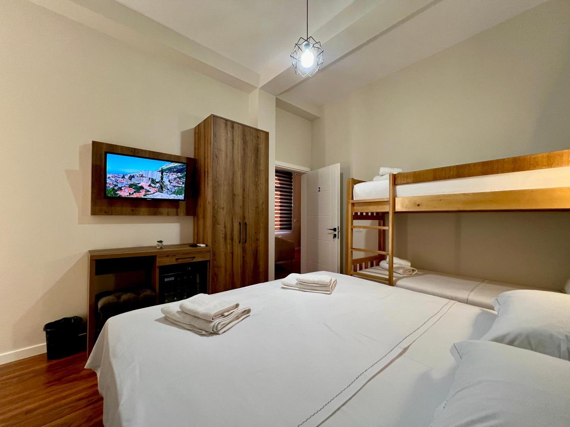 Elona'S Rooms Krujë Екстериор снимка